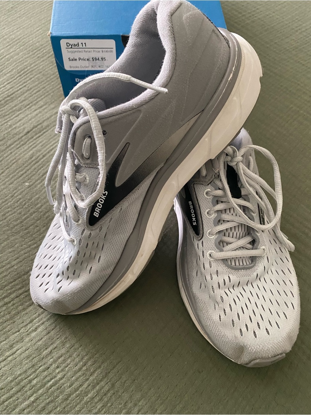Brooks Dyad 11 Wide/2E Men’s Running/Walking Shoes